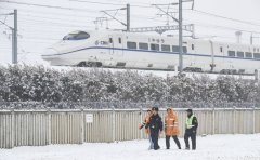 各地积极应对低温雨雪天气