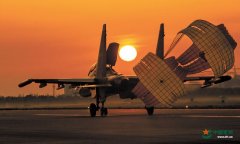 空军航空兵某旅开展下半夜飞行训练