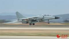 南部战区空军某部组织开展对地实弹攻击飞行训练