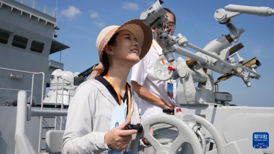 中国海军989编队结束对马来西亚友好访问前往印度尼西亚