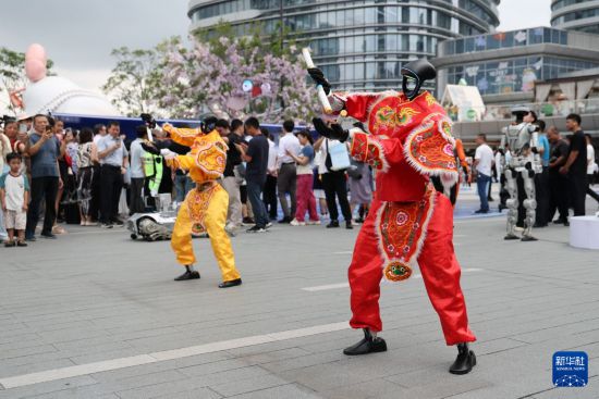 走进深圳龙岗机器人街区